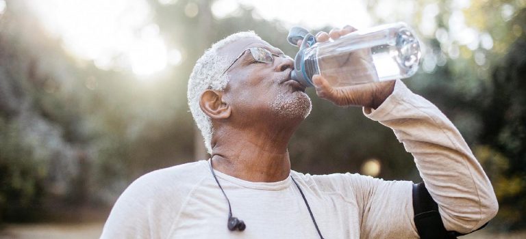 4 dicas para se manter hidratado no dia a dia